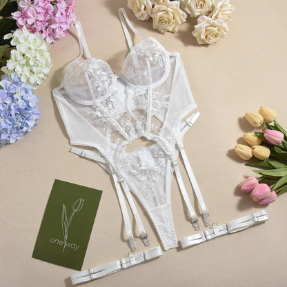 Découvrez Mariée Fatale – Ensemble Corset & Jarretelles Dentelle Brodée - Chez intimesa